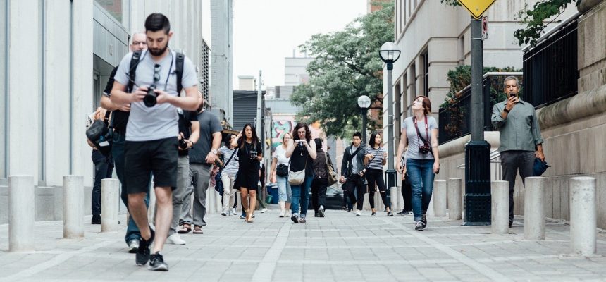 pedestrians-918471_1920